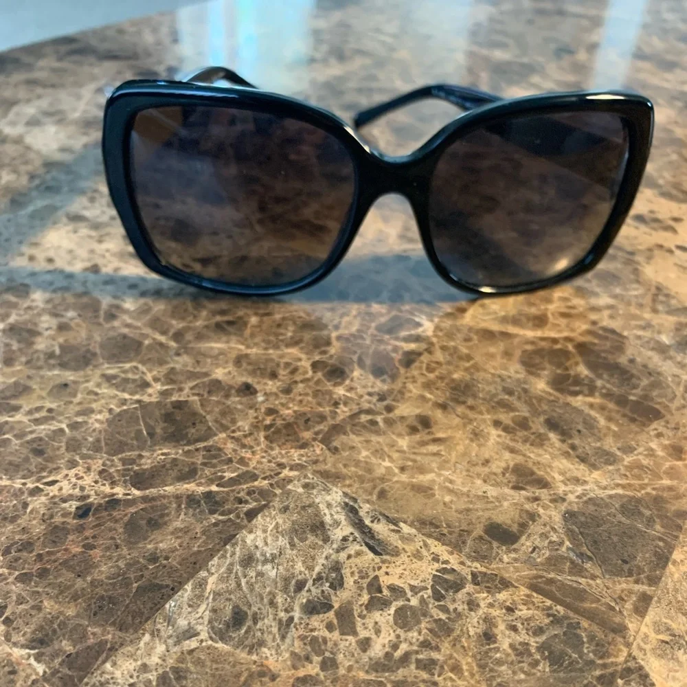 Burberry Black Polarized Sunglasses 😎 - Picture 4 of 7